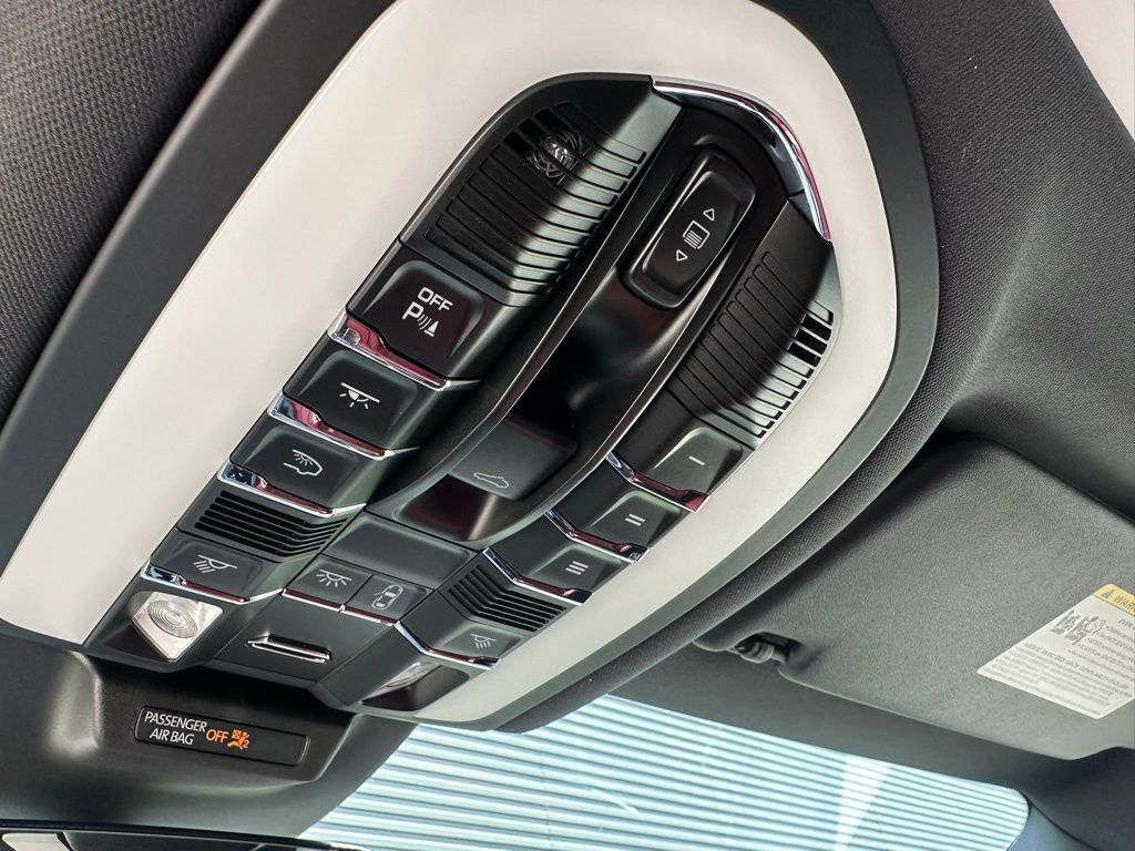 Thumbnail: 2026 Porsche Macan - 30