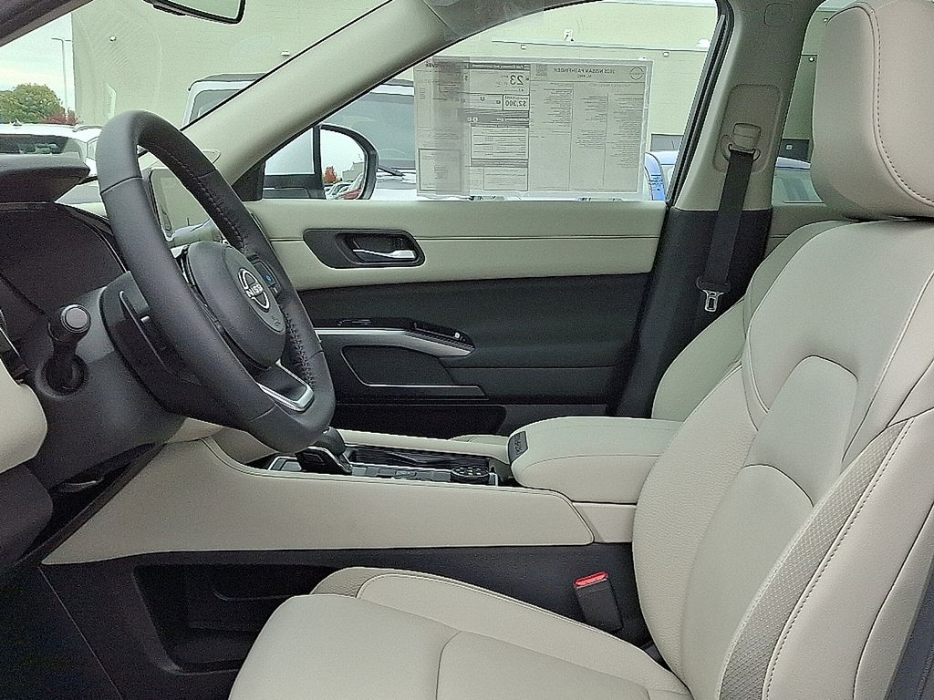 Thumbnail: 2025 Nissan Pathfinder - 9