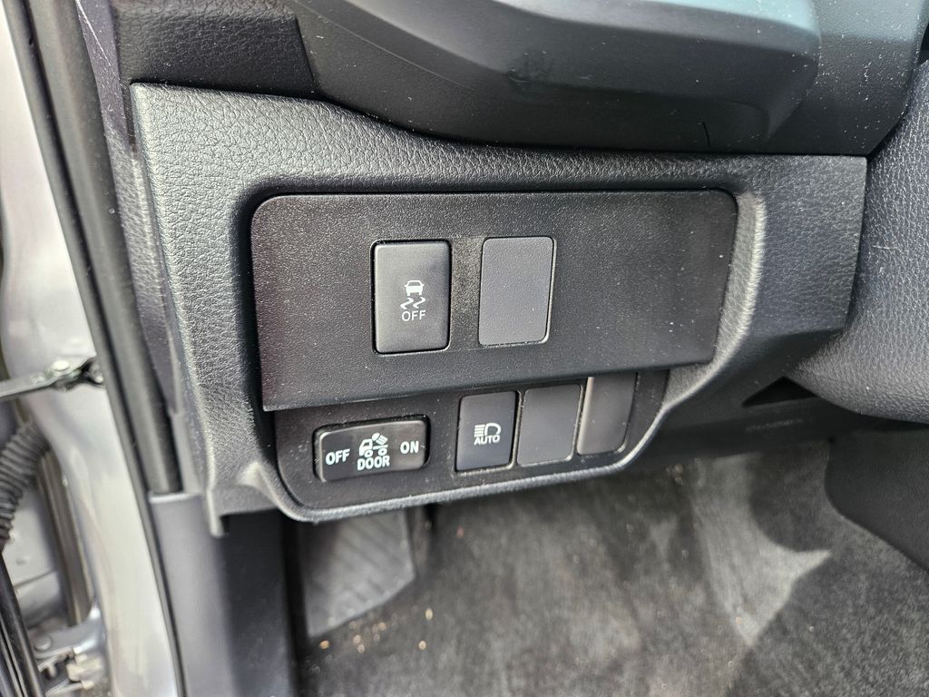 2021 Toyota Tacoma SR 16