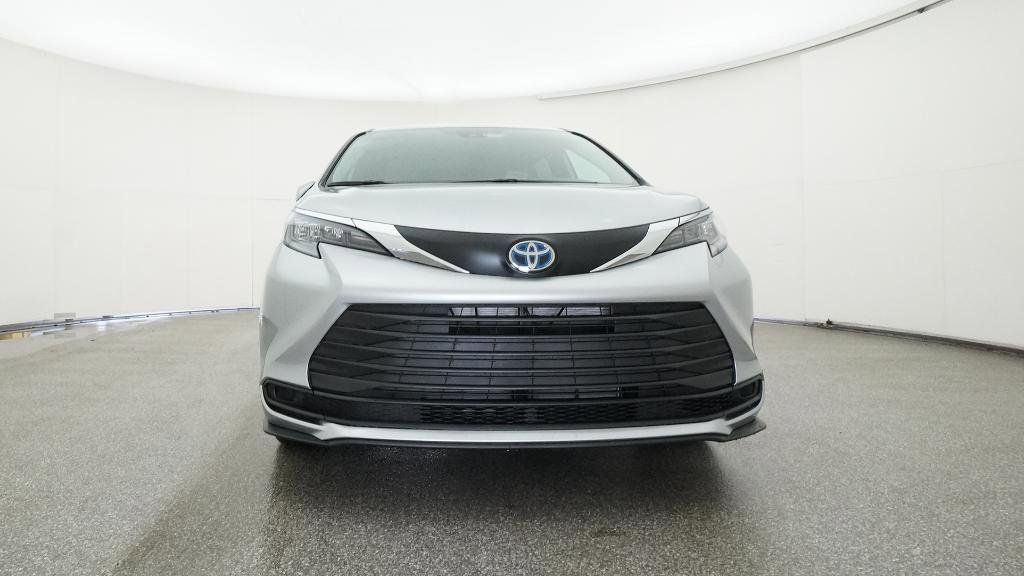 Thumbnail: 2025 Toyota Sienna - 17