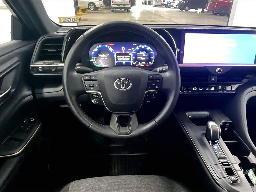 2023 Toyota Crown — photo 17