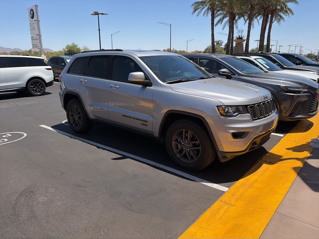 Thumbnail: 2017 Jeep Grand Cherokee - 5