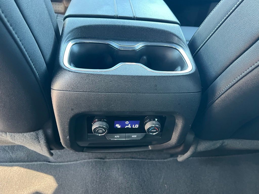 Used 2025 Chevrolet Traverse SUV