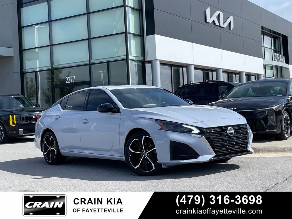 2023 Nissan Altima 2.5 SR FWD