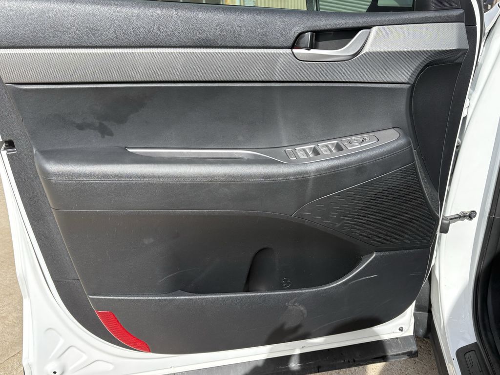 Used 2023 Hyper White Hyundai SEL image 10