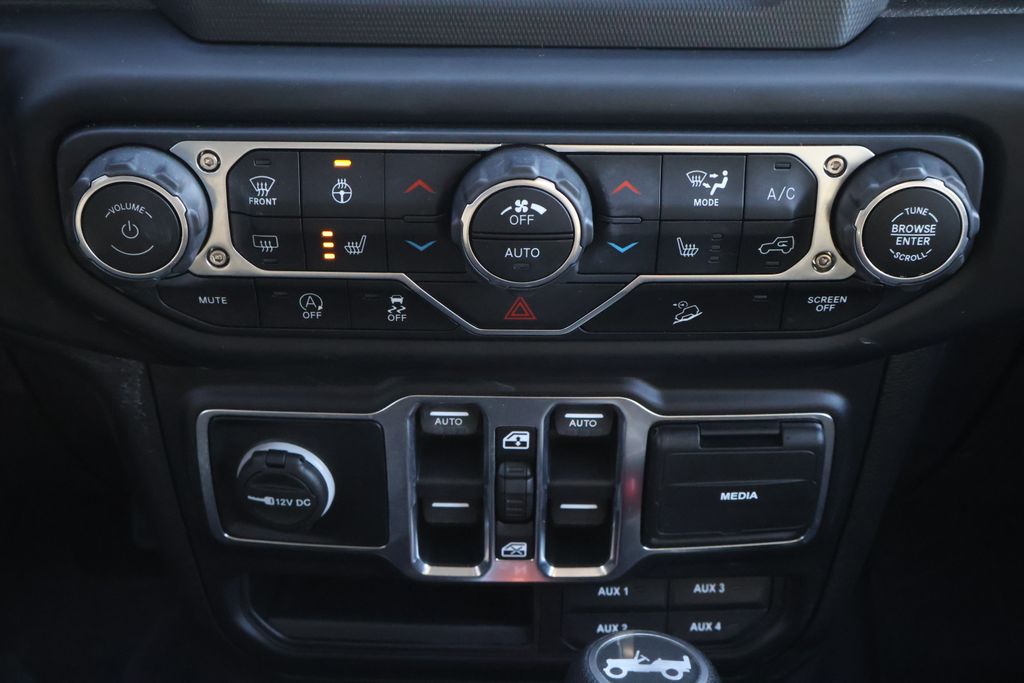 Thumbnail: 2019 Jeep Wrangler - 17