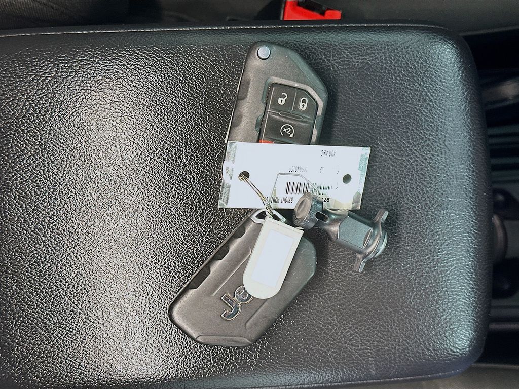 Used 2020 White Jeep Sport S image 34