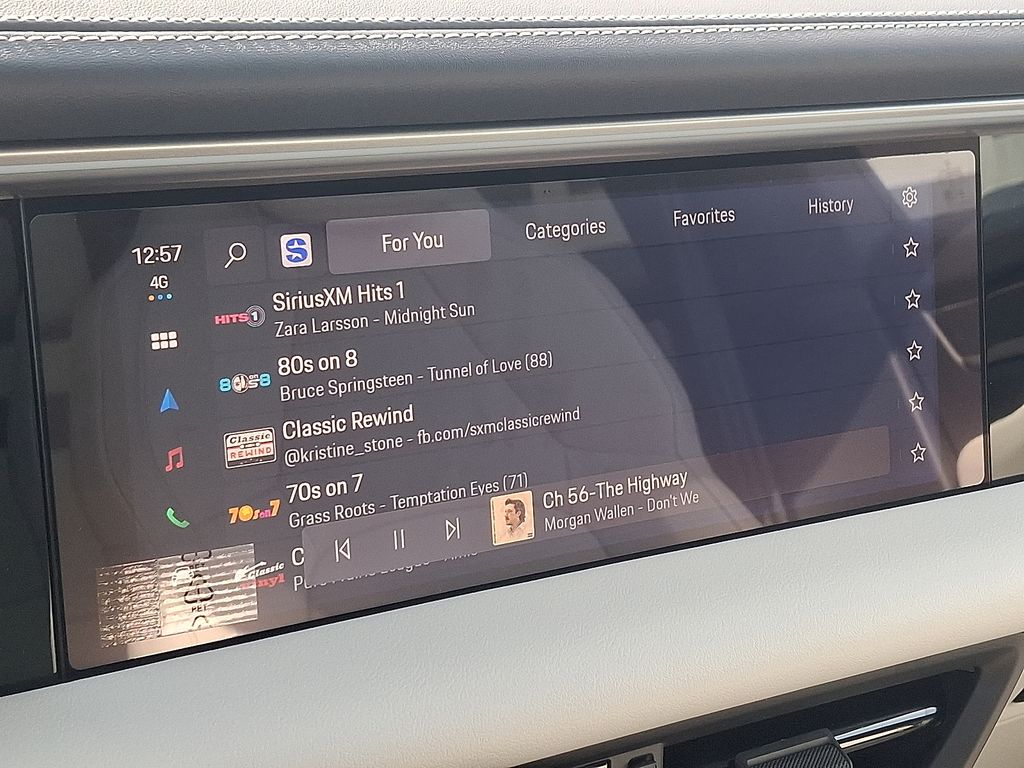 Thumbnail: 2026 Porsche Macan - 20