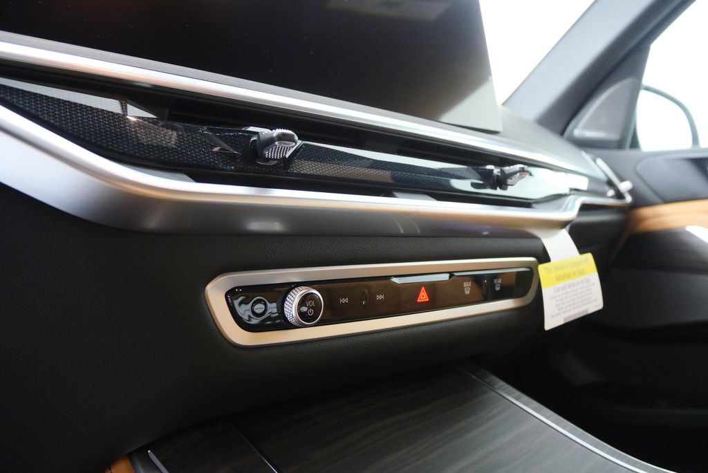 Thumbnail: 2026 BMW X5 - 21