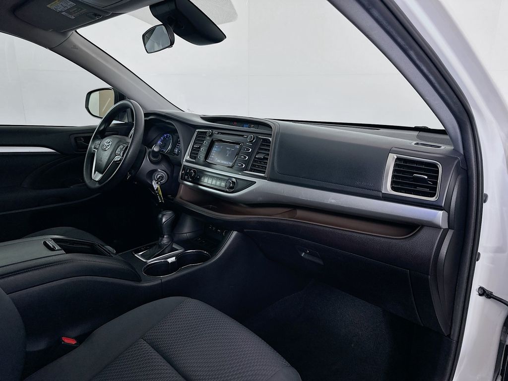 Thumbnail: 2019 Toyota Highlander - 28