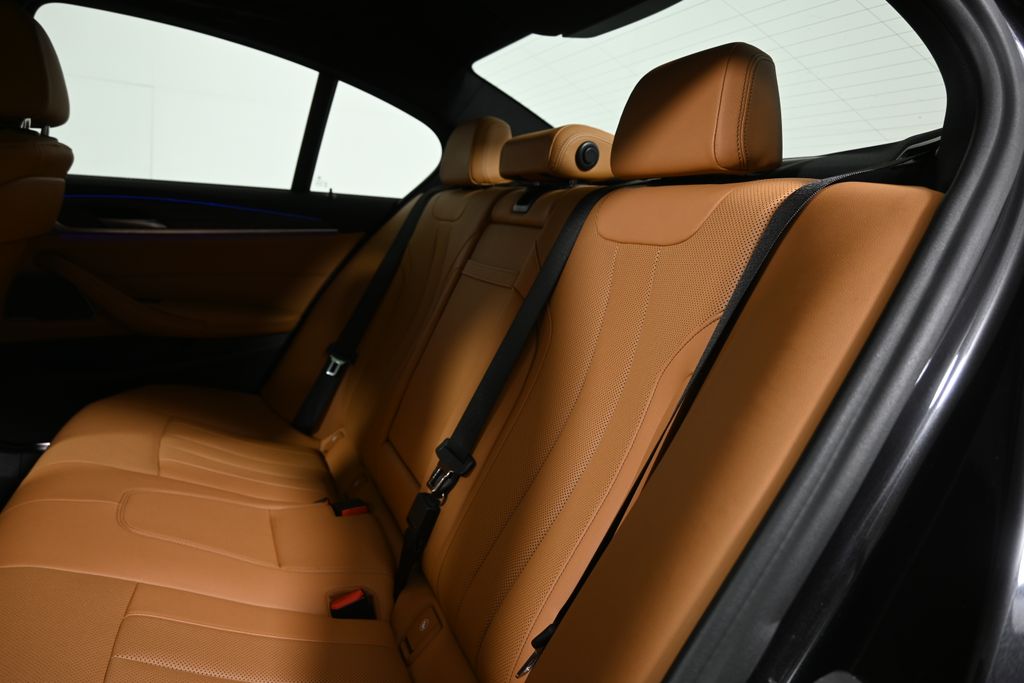 Thumbnail: 2022 BMW 5 Series - 4