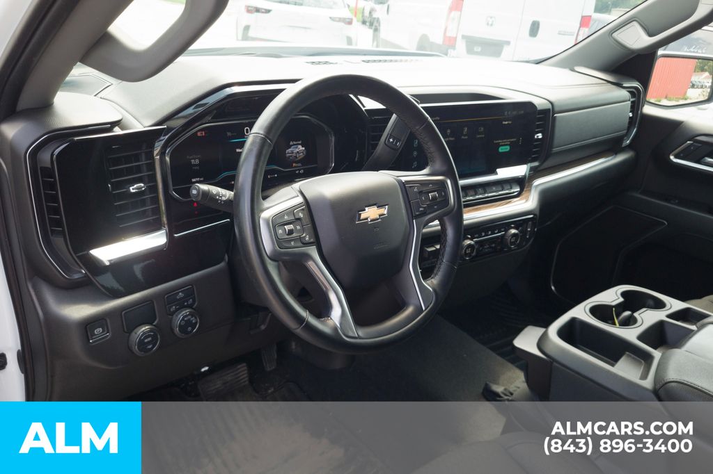 Used 2025 White Chevrolet LT image 5