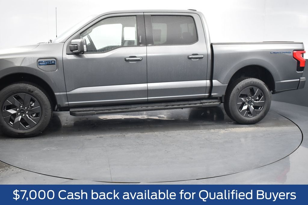 View vehicle photo 5