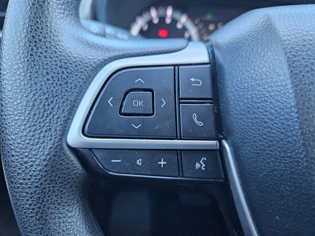 Thumbnail: 2023 Toyota Highlander - 20