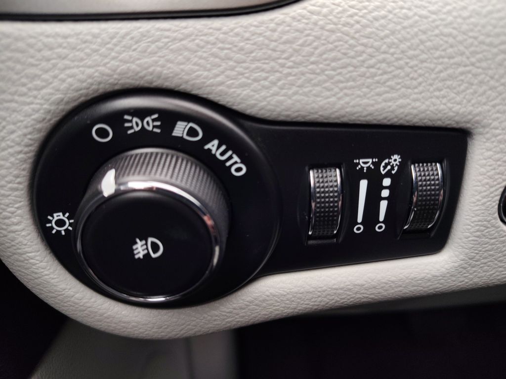 Used Car 2020 Jeep Cherokee  Latitude Plus For Sale Under $20,000 In Austin, Texas