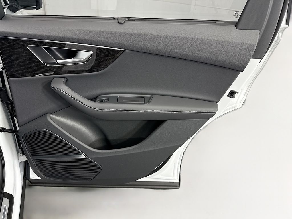 Thumbnail: 2026 Audi Q7 - 26