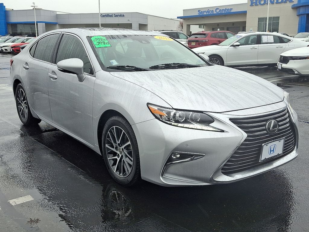 Thumbnail: 2018 Lexus ES - 3