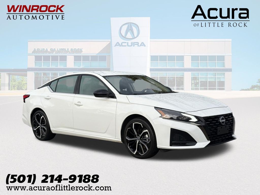 Glacier White 2024 Nissan Altima Sedan Front-Wheel Drive Continuously Variable Transmission