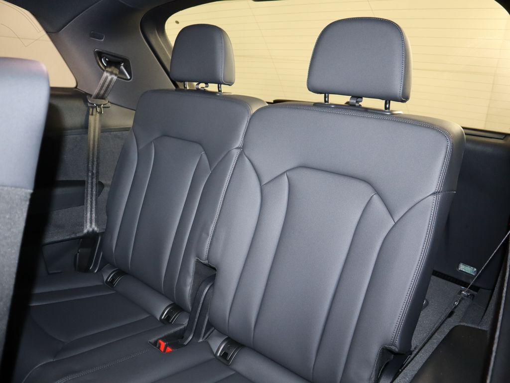 Thumbnail: 2026 Audi Q7 - 26