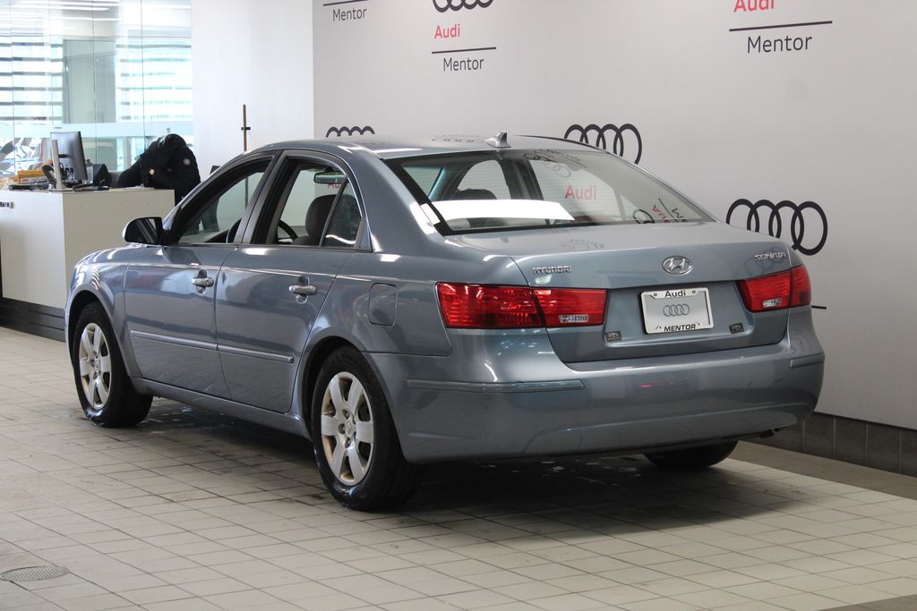Thumbnail: 2010 Hyundai Sonata - 4