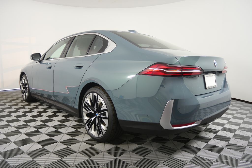 Thumbnail: 2026 BMW 5 Series - 5