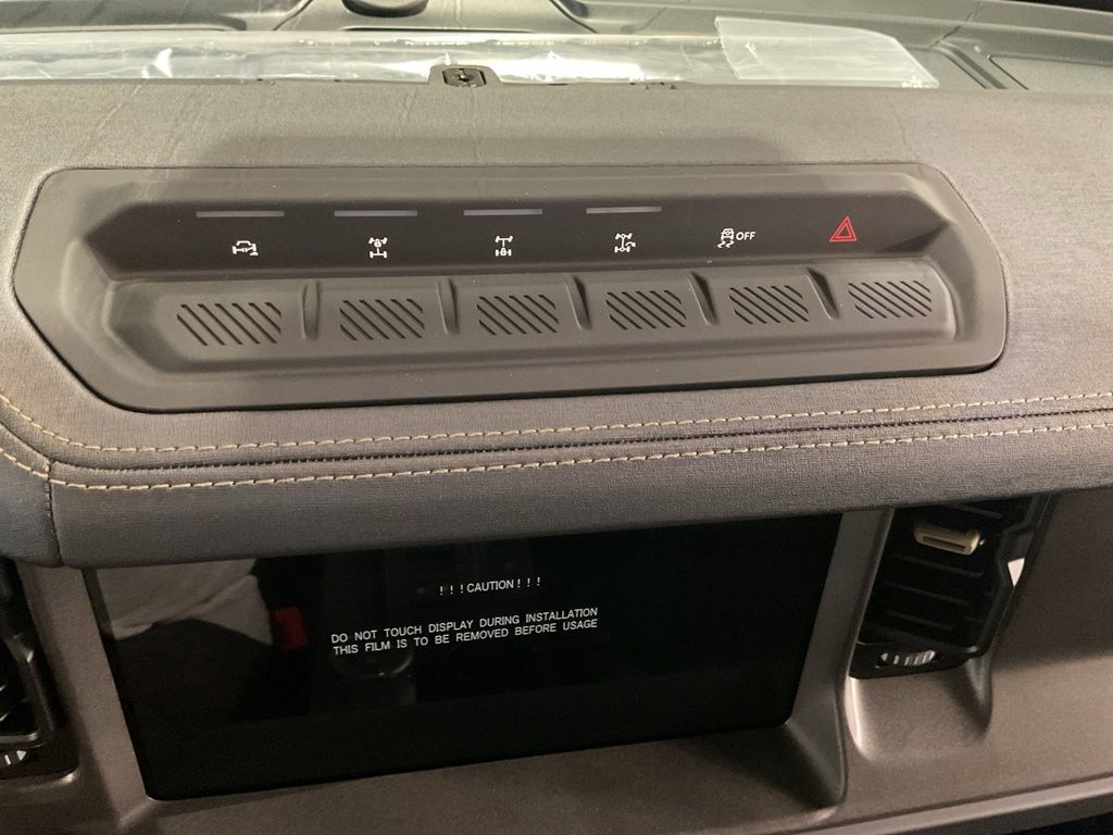 New 2025 White Ford Badlands image 13