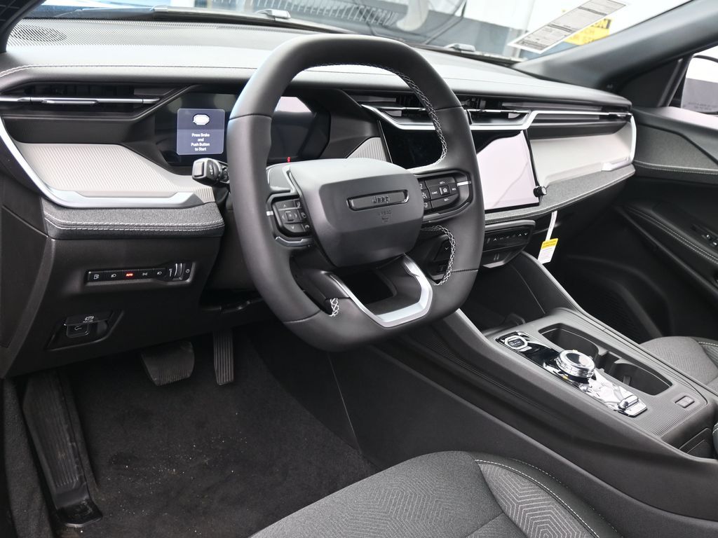 New 2026 Diamond Black Crystal Pearlcoat Jeep Laredo image 13