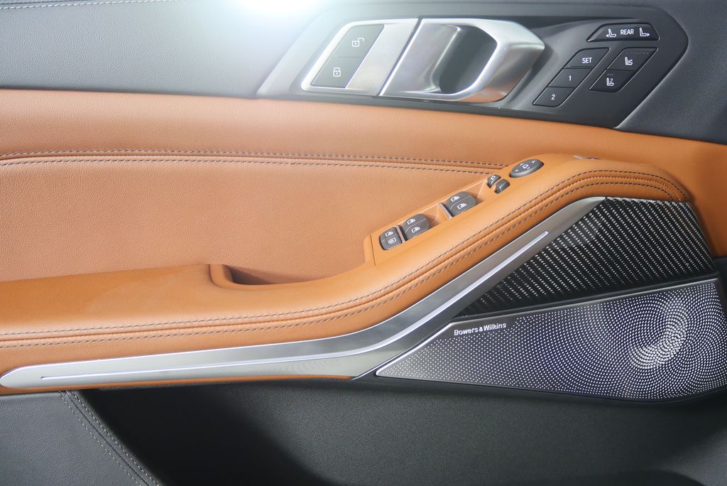 Thumbnail: 2026 BMW X7 - 9