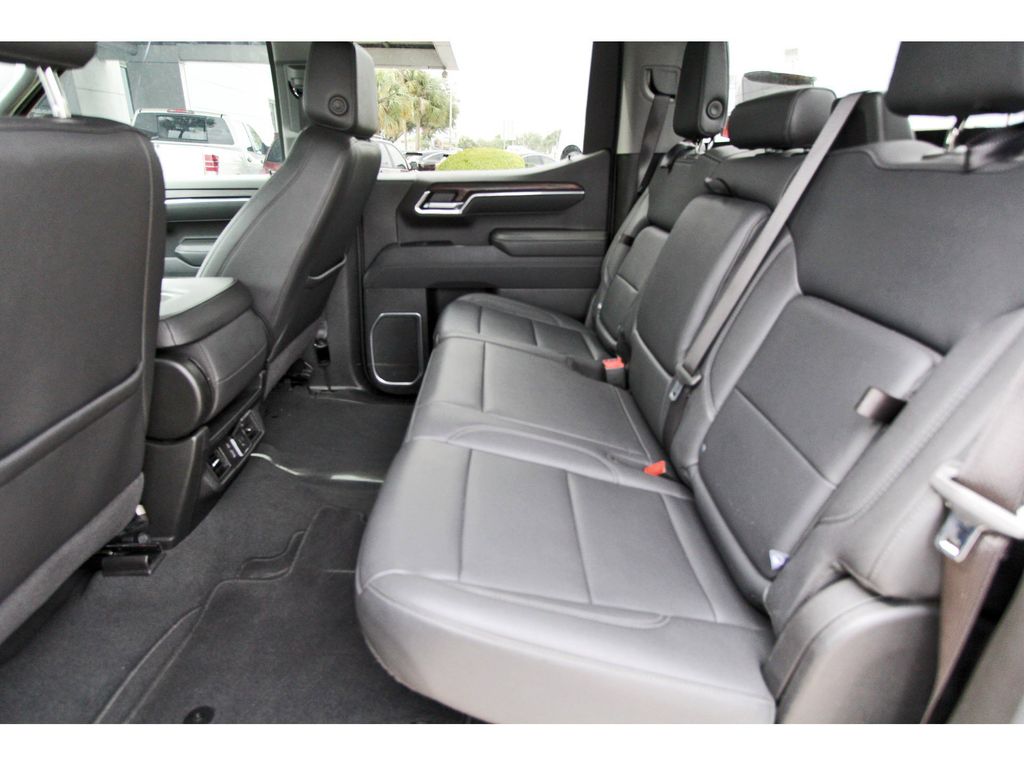 2025 GMC Sierra 1500 SLT - 6