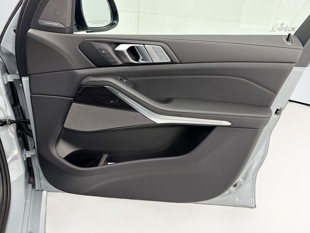 Thumbnail: 2027 BMW X7 - 25