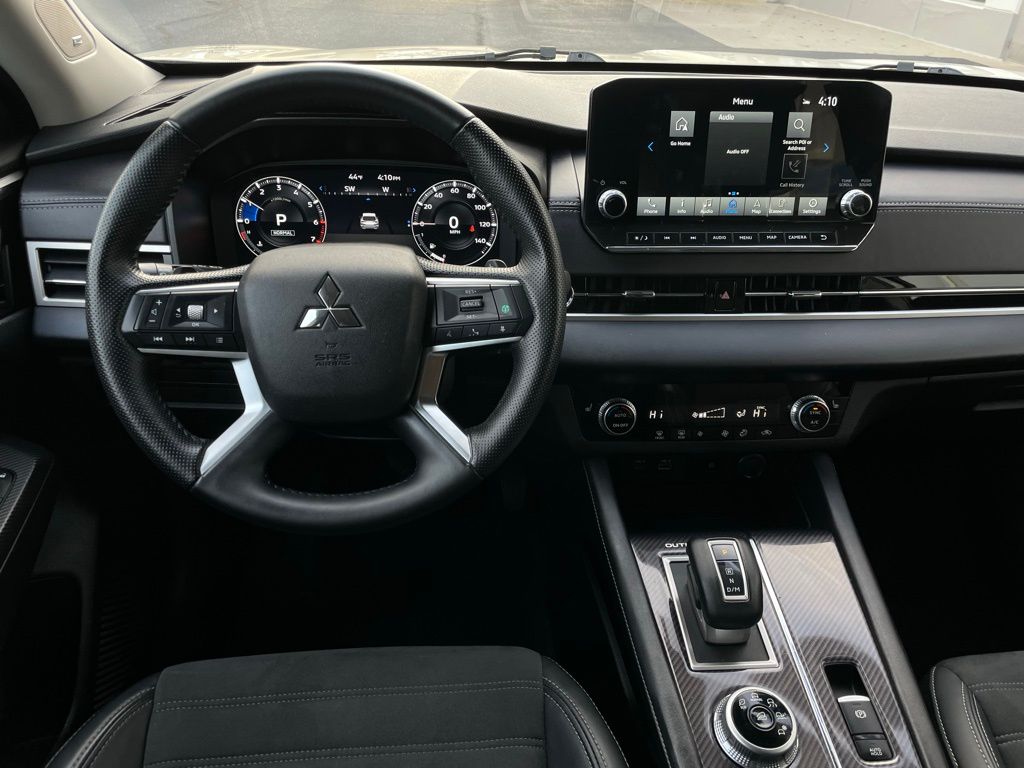 Thumbnail: 2024 Mitsubishi Outlander - 11