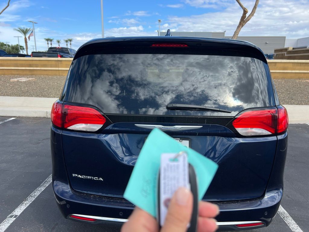 Thumbnail: 2017 Chrysler Pacifica - 6