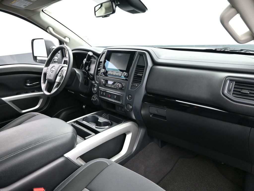 2024 Nissan Titan SV