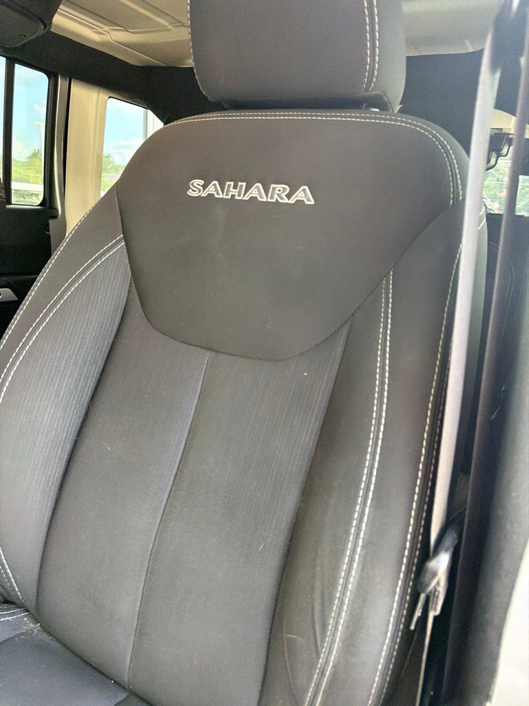 Used 2018 Silver Jeep Unlimited Sahara image 5