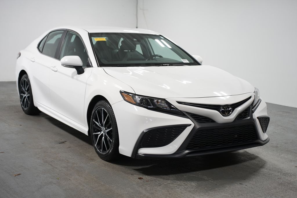 2023 Toyota Camry SE 3