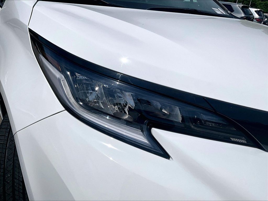 2025 Toyota Sienna — photo 31