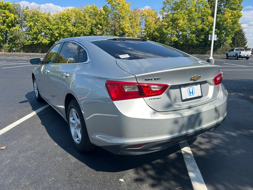Thumbnail: 2016 Chevrolet Malibu - 3