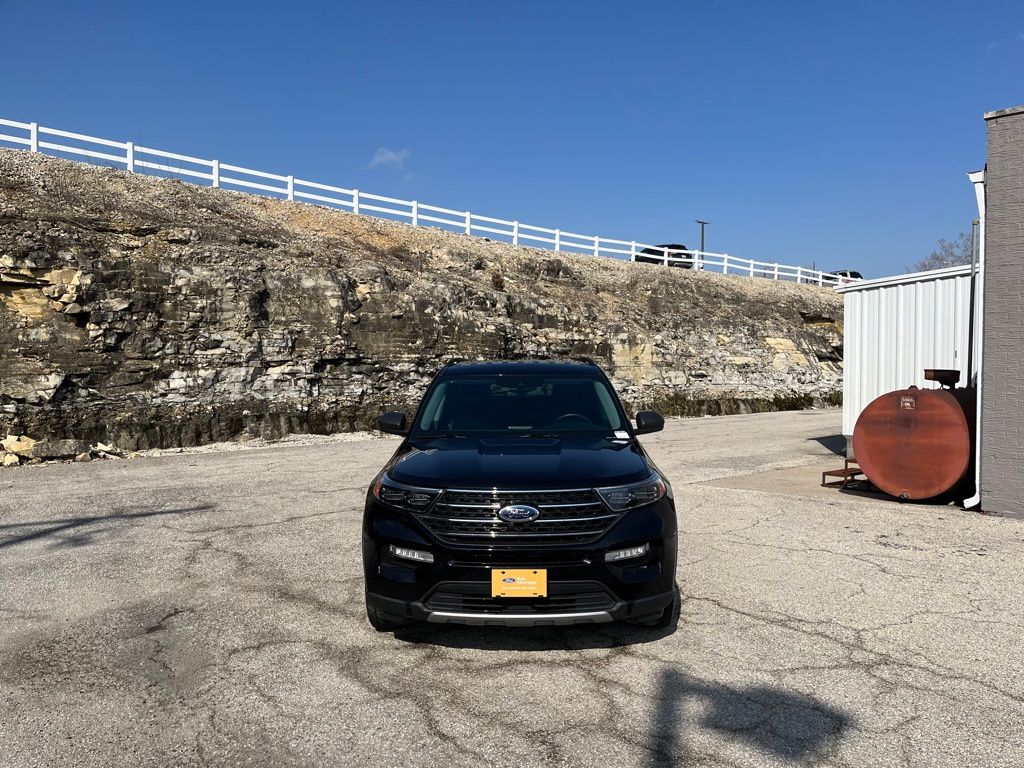 View vehicle photo 7