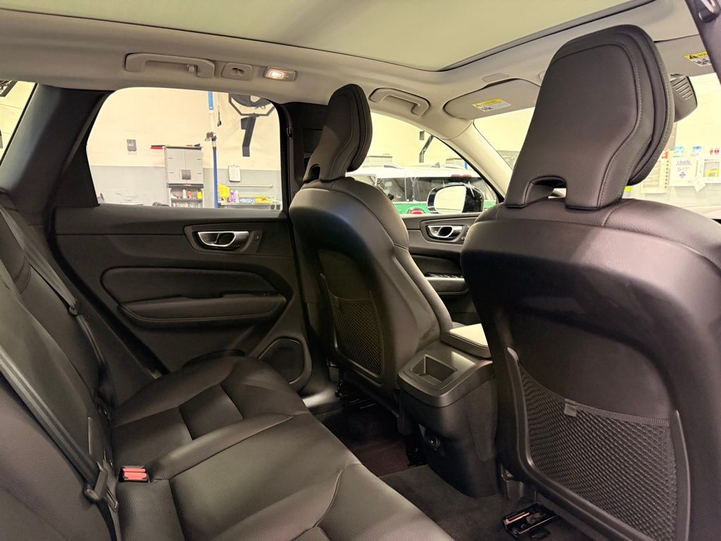 Thumbnail: 2025 Volvo XC60 - 25