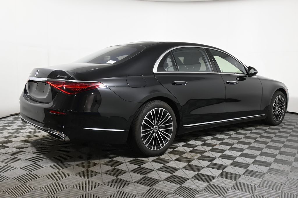 Thumbnail: 2022 Mercedes-Benz S-Class - 10