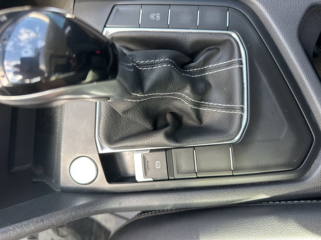 2022 Deep Black Pearl Volkswagen Taos 1.5T SE FWD SUV