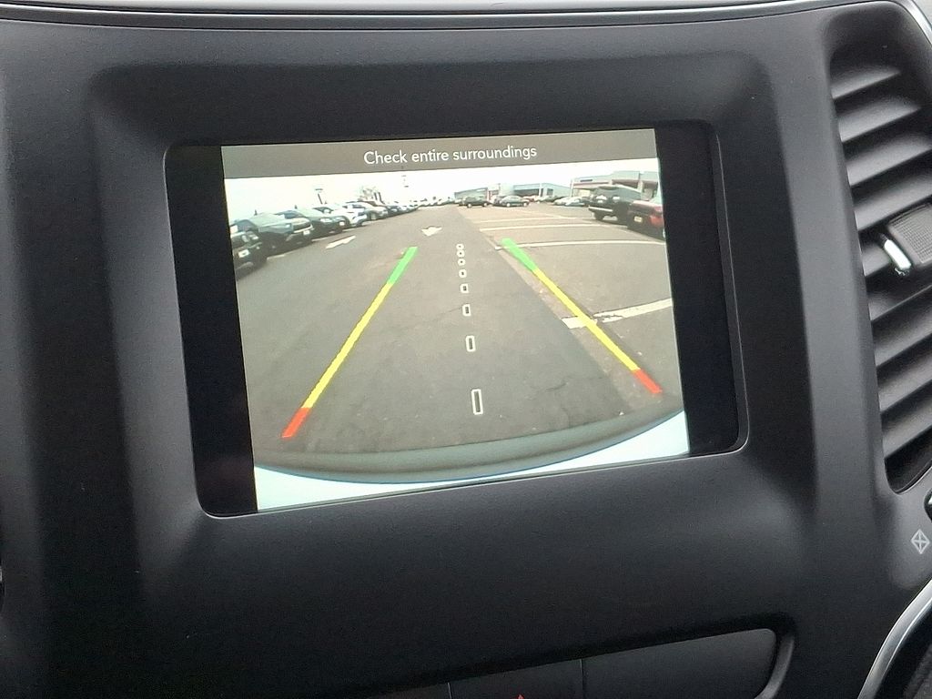 Thumbnail: 2019 Jeep Cherokee - 18