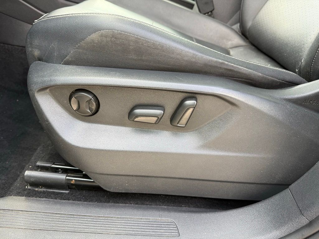 Used 2020 Silver Volkswagen 2.0T SEL image 24