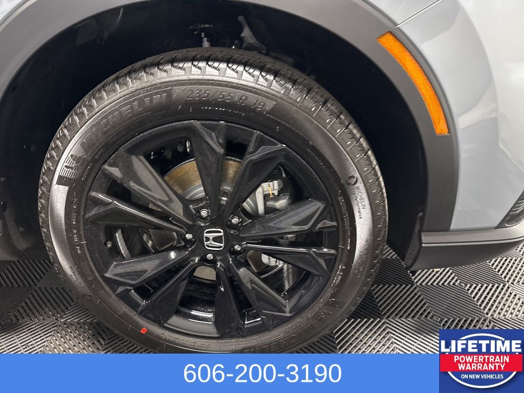 View vehicle photo 4