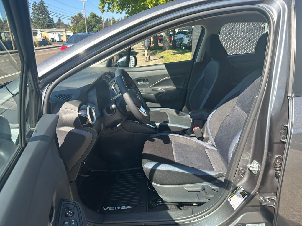 2025 Nissan Versa 1.6 SV