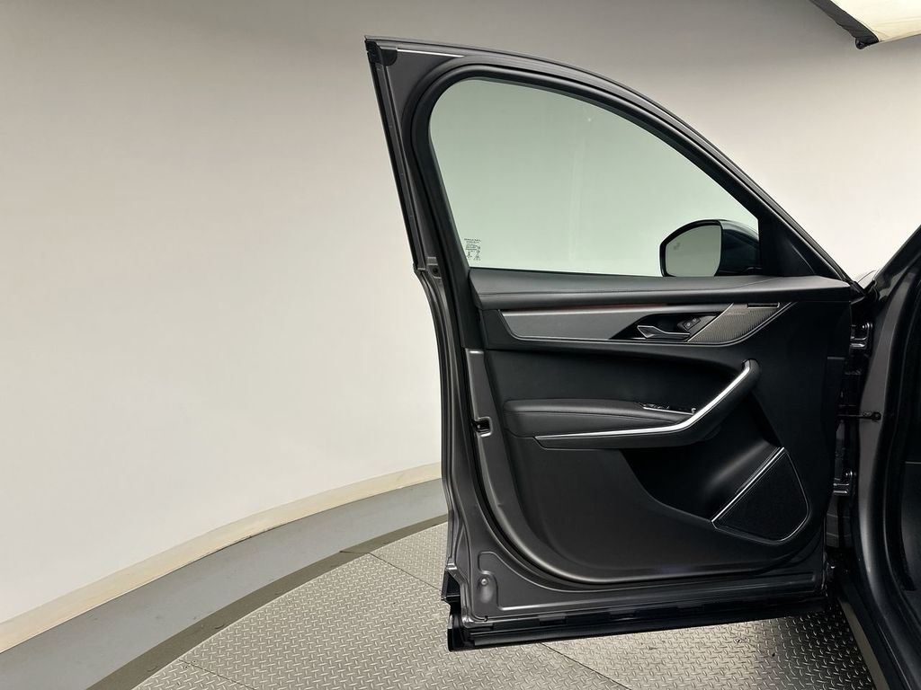 Thumbnail: 2023 Jaguar F-Pace - 9