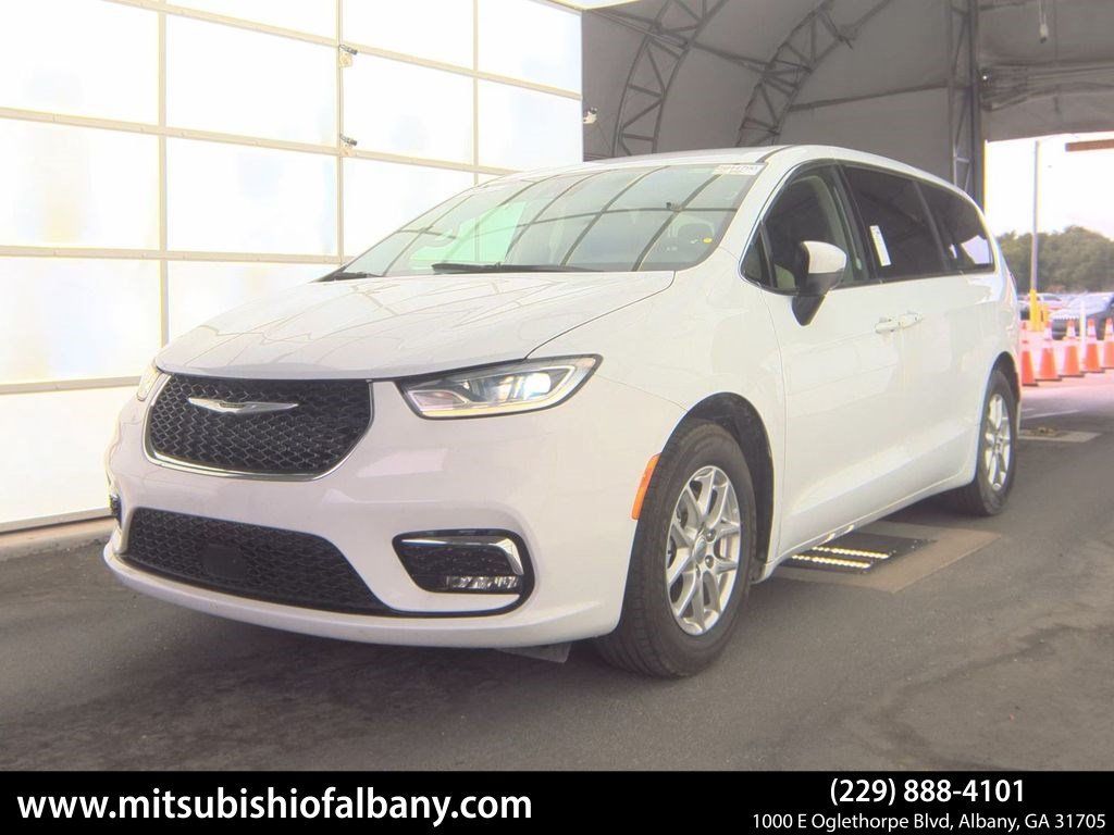2023 Chrysler Pacifica Touring L's photo