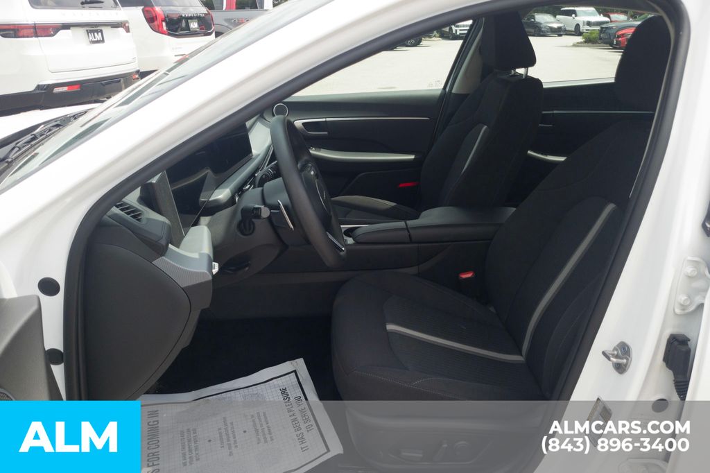 Certified Used 2025 White Hyundai SEL image 15