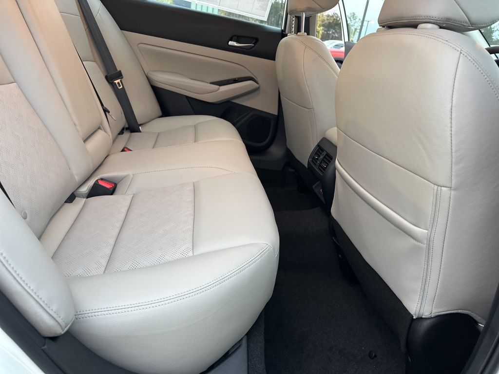 2025 Pearl White Tricoat Nissan Altima 2.5 SL FWD Sedan
