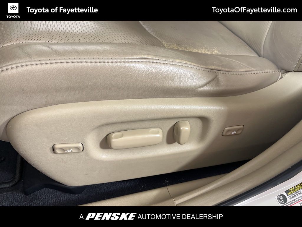 Thumbnail: 2012 Toyota Highlander - 26